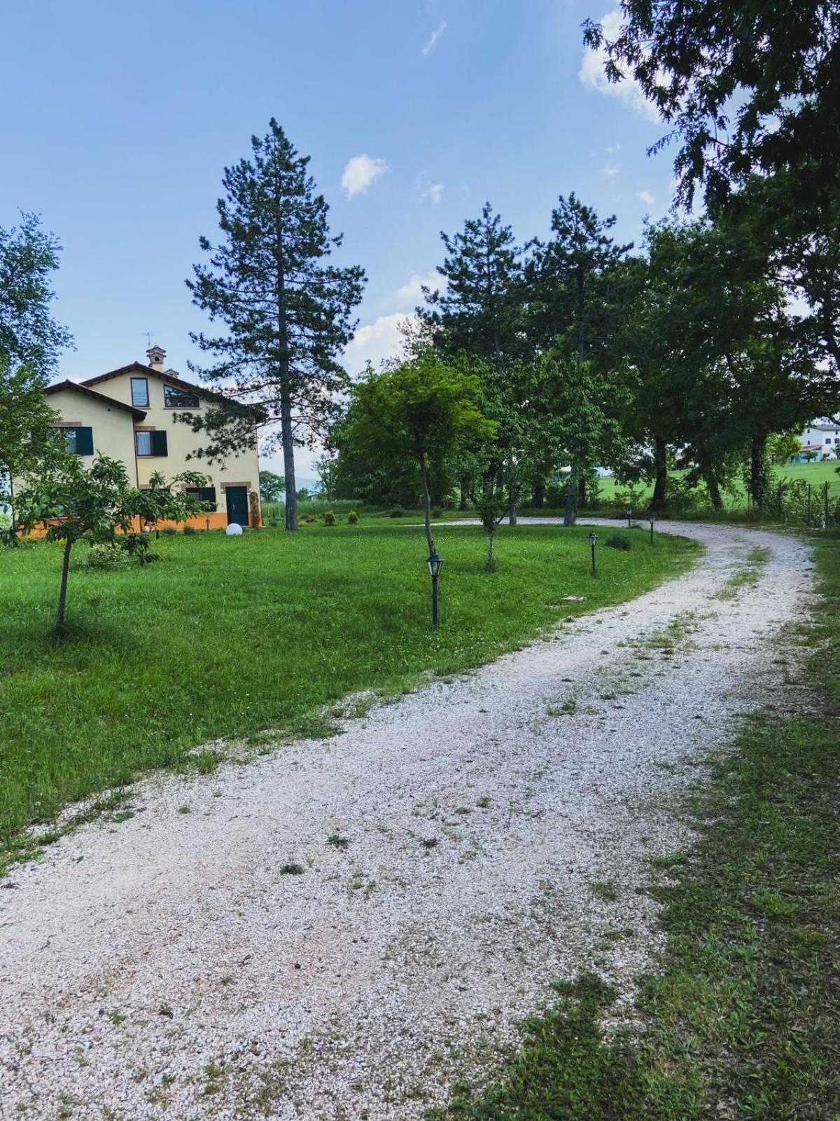 Villa Tadina Gualdo Tadino Eksteriør billede